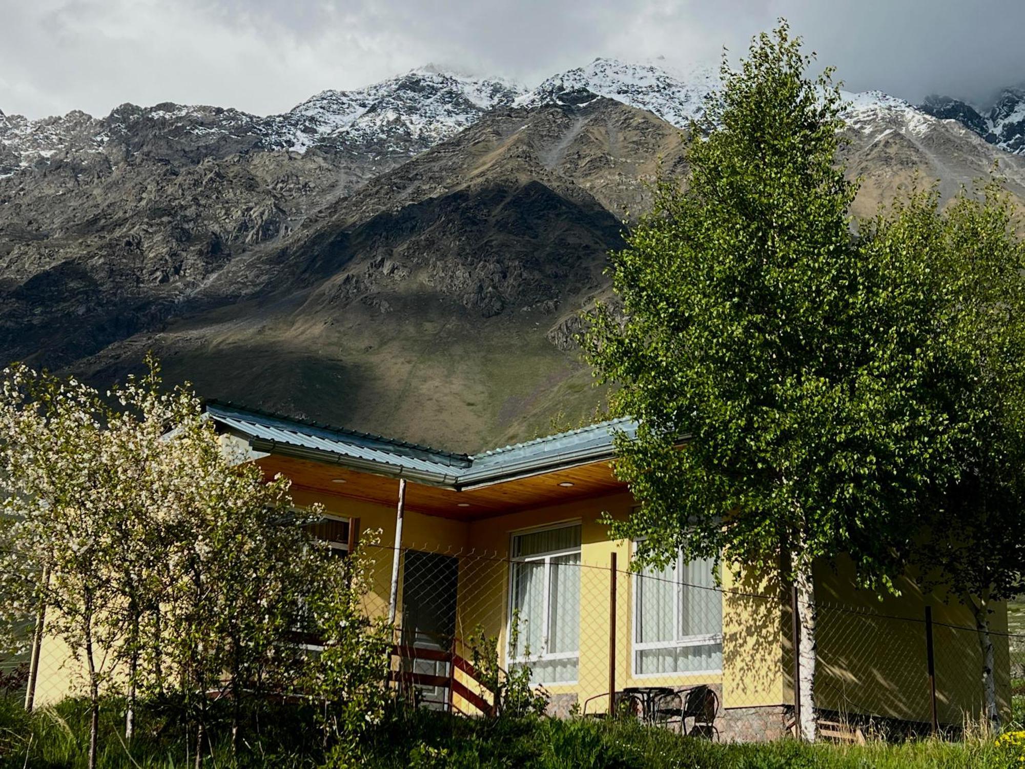 Mountain Kazbegi Apartment ภายนอก รูปภาพ